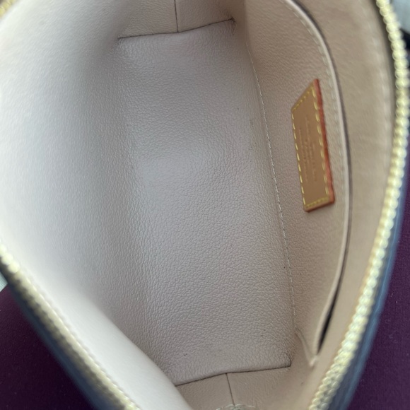 Louis Vuitton Game On Cosmetic Pouch - Picture 12 of 13